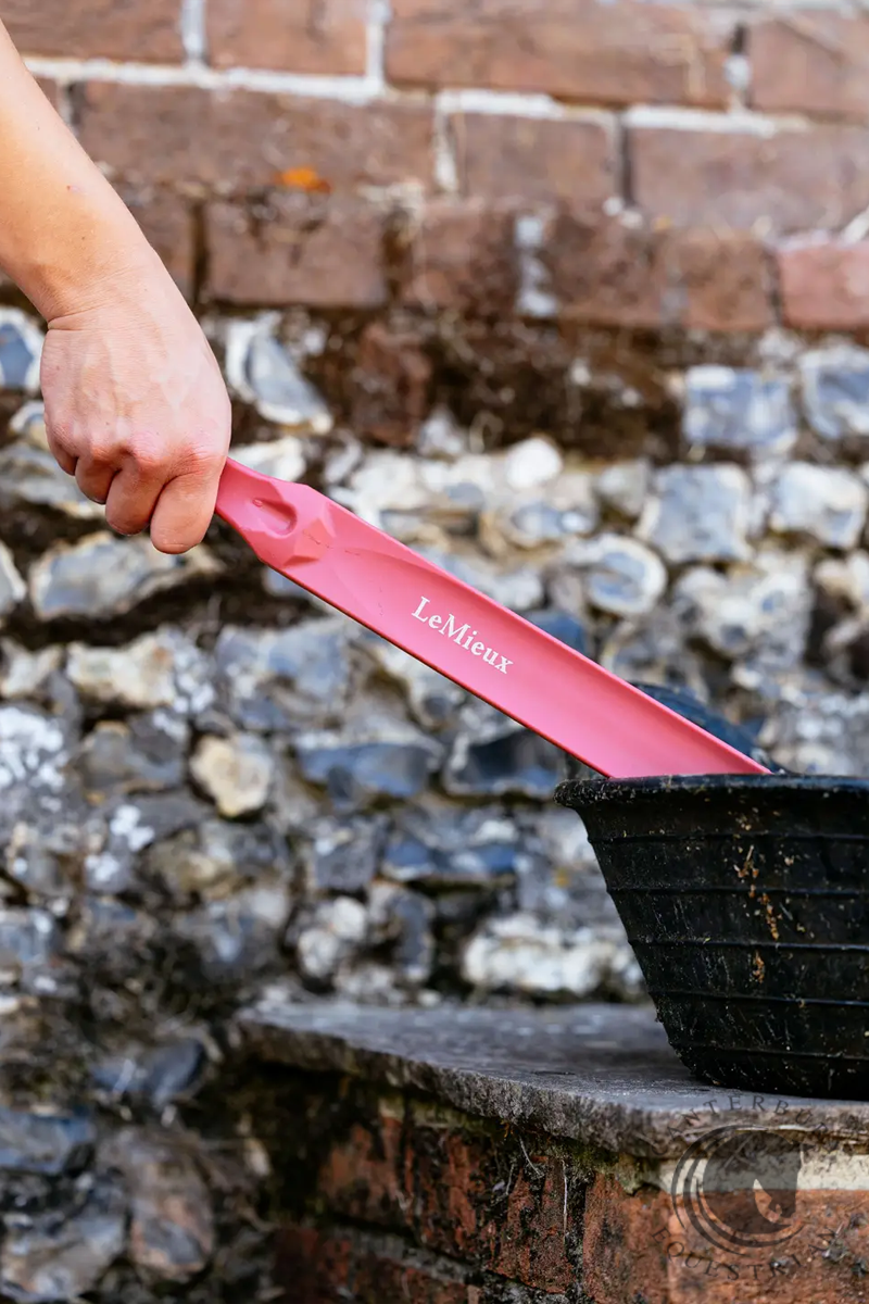LeMieux Feed Stirrer Cranberry