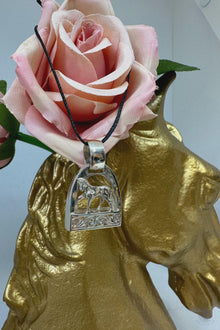  KEEPSAKE STERLING SILVER STIRRUP & HORSE PENDENT - MEDIUM - WIDE DETAIL BAR