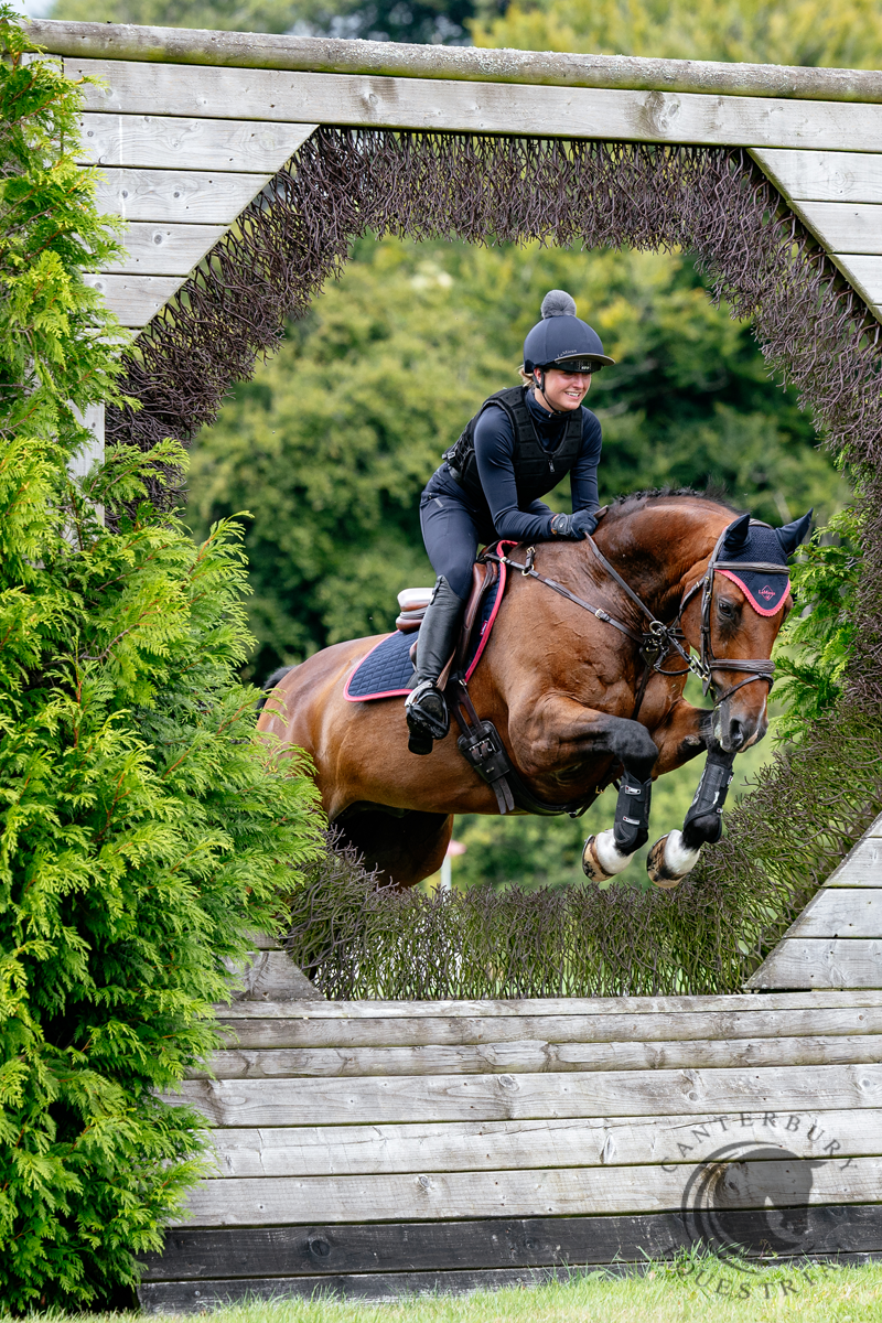 LeMieux Suede Close Contact  Square Navy/Cranberry